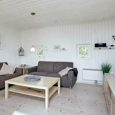 Feriehus Three-bedroom Holiday In 4 *