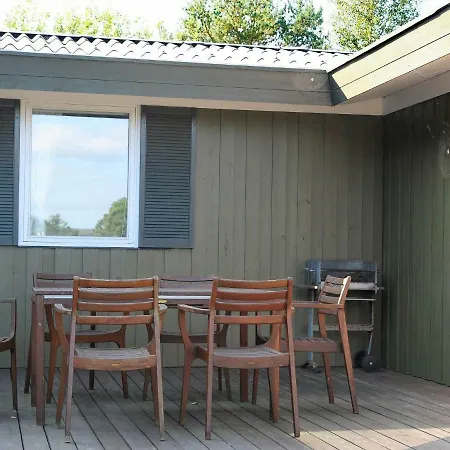 Three-bedroom Holiday In 4